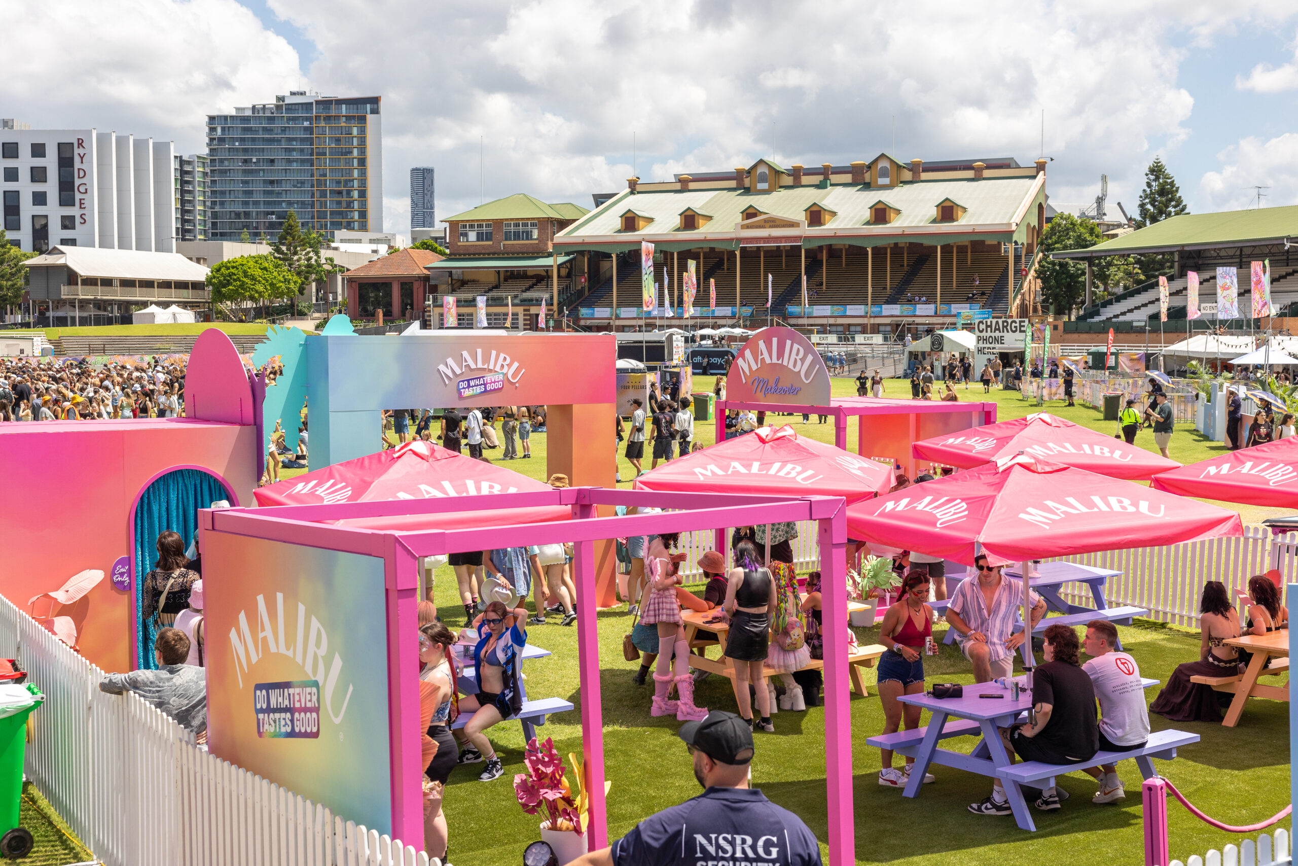 A Cornered, Outward View of the Entire Malibu set during Laneway Festival Brisbane.